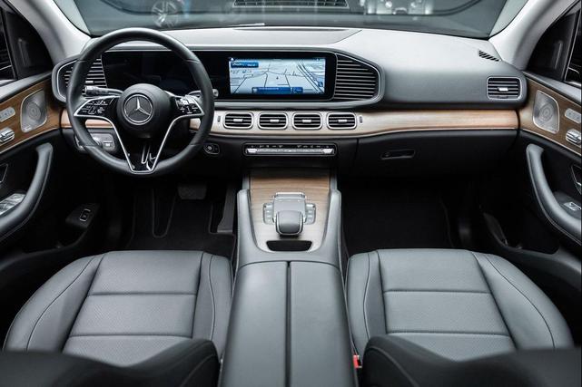 Photo of 2024 Black Mercedes-Benz GLE 350
