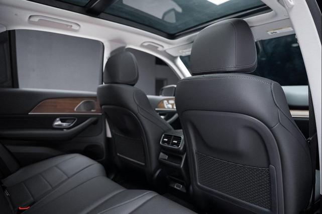 Photo of 2024 Black Mercedes-Benz GLE 350