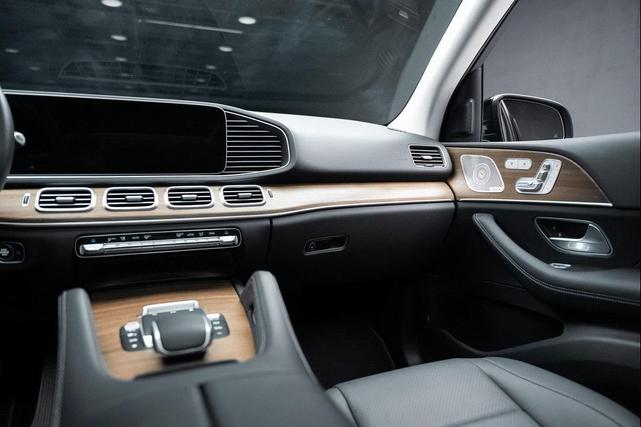 Photo of 2024 Black Mercedes-Benz GLE 350