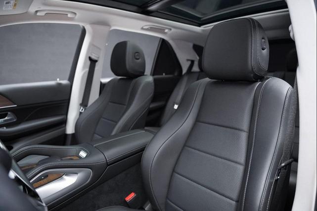 Photo of 2024 Black Mercedes-Benz GLE 350