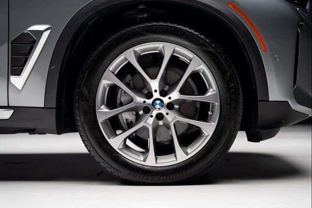 Photo of 2024 Skyscraper Grey Metallic BMW X5