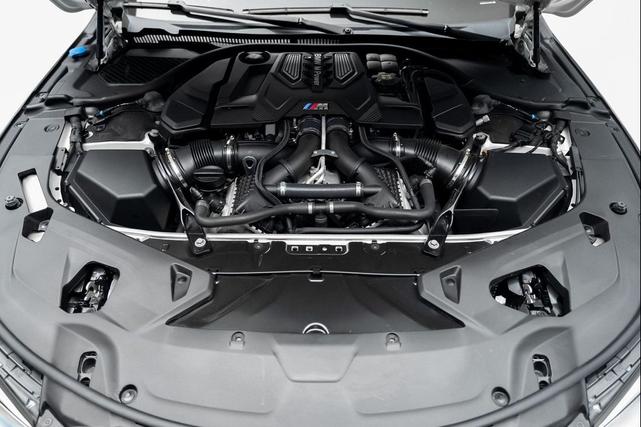 Photo of 2022 Alpine White BMW M8