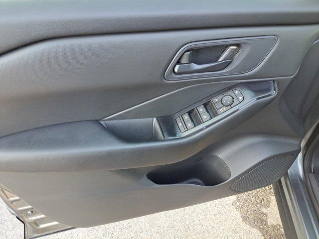 Photo of 2025 Gun Metallic Nissan Rogue