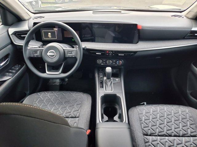 Photo of 2025 Super Black Nissan Kicks