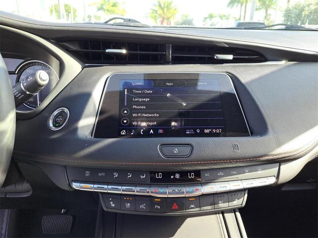 Photo of 2019 Crystal White Tri-Coat Cadillac XT4