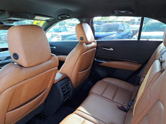 Photo of 2019 Crystal White Tri-Coat Cadillac XT4