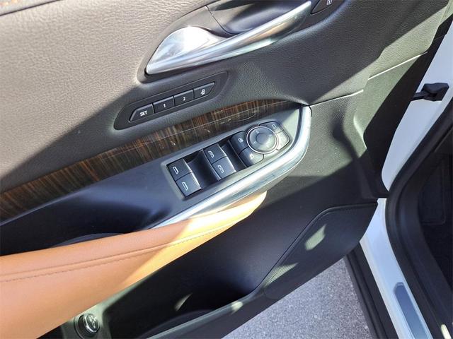 Photo of 2019 Crystal White Tri-Coat Cadillac XT4