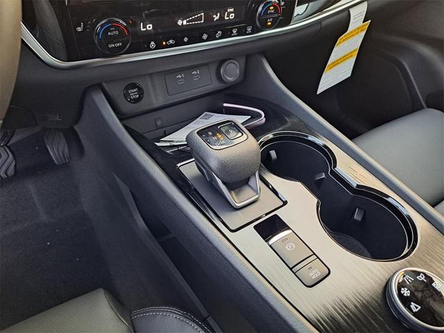 Photo of 2025 White / Black Nissan Rogue
