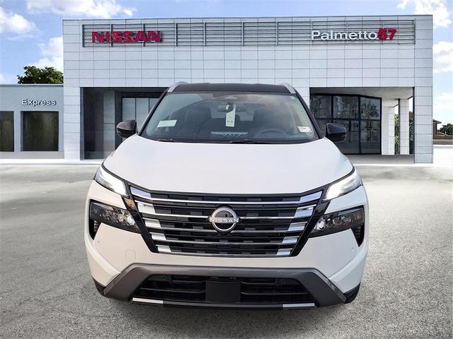 Photo of 2025 White / Black Nissan Rogue