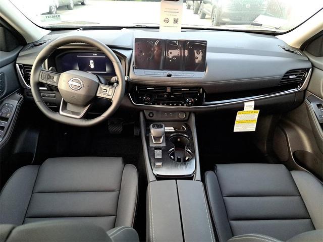 Photo of 2025 2t Dk Beige Blk Nissan Rogue