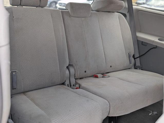 Photo of 2011 Super White Toyota Sienna