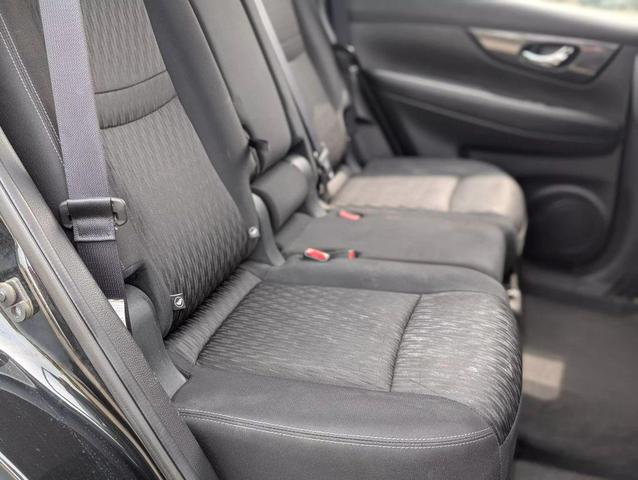 Photo of 2017 Magnetic Black Nissan Rogue