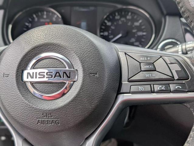 Photo of 2017 Magnetic Black Nissan Rogue