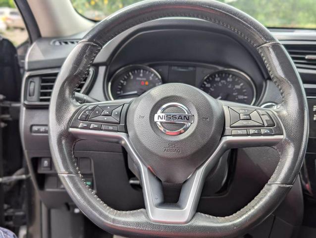 Photo of 2017 Magnetic Black Nissan Rogue