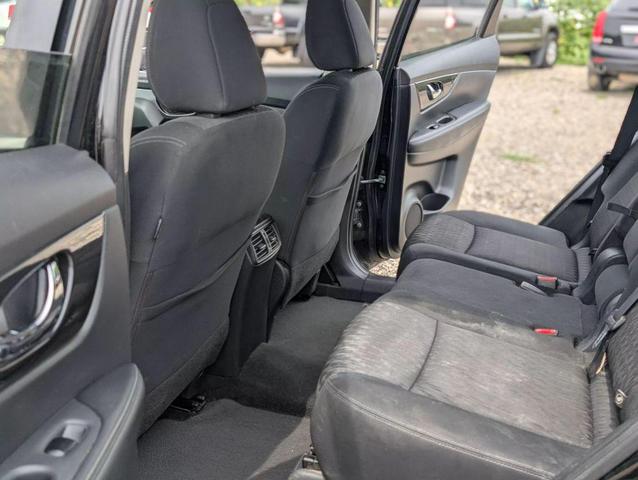 Photo of 2017 Magnetic Black Nissan Rogue