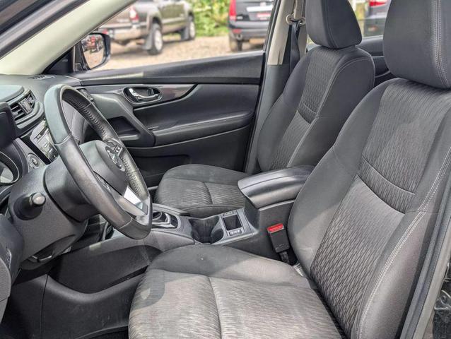 Photo of 2017 Magnetic Black Nissan Rogue