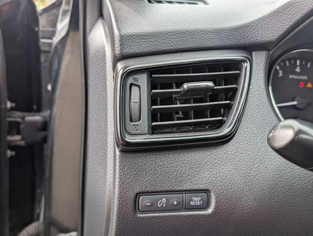 Photo of 2017 Magnetic Black Nissan Rogue