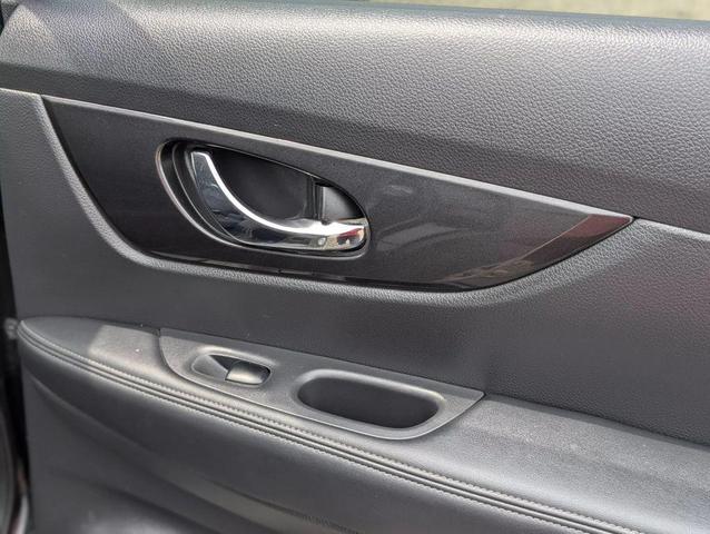 Photo of 2017 Magnetic Black Nissan Rogue