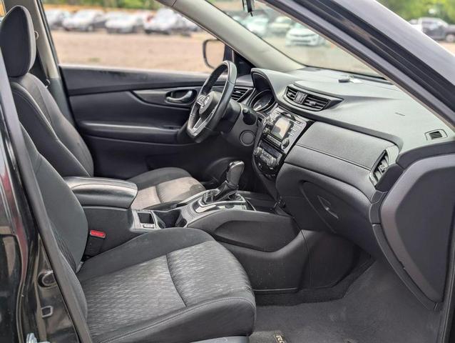 Photo of 2017 Magnetic Black Nissan Rogue