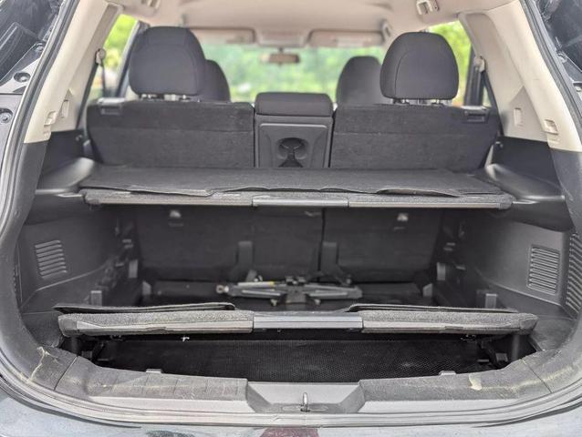 Photo of 2017 Magnetic Black Nissan Rogue