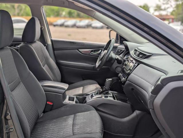 Photo of 2017 Magnetic Black Nissan Rogue