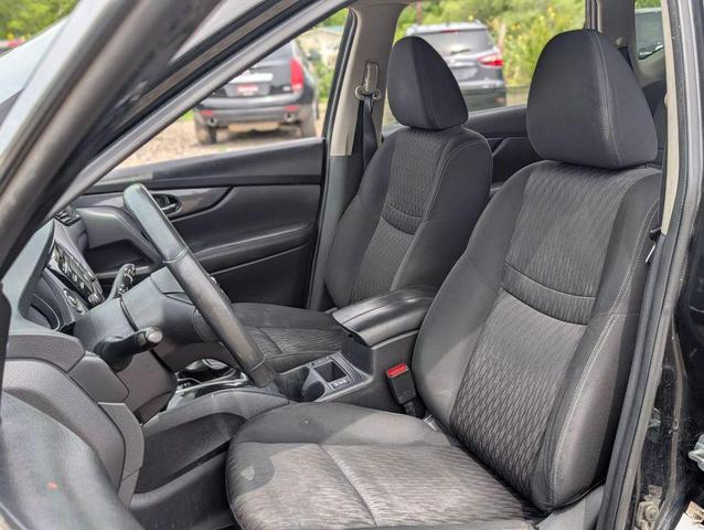 Photo of 2017 Magnetic Black Nissan Rogue