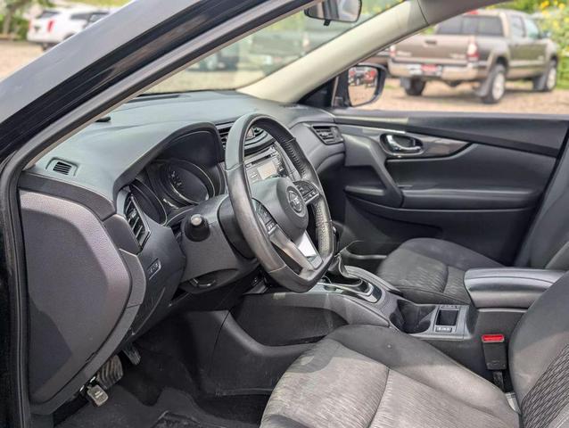 Photo of 2017 Magnetic Black Nissan Rogue