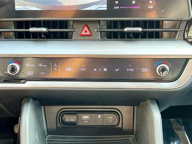 Photo of 2023 Sapphire Blue Kia Sportage