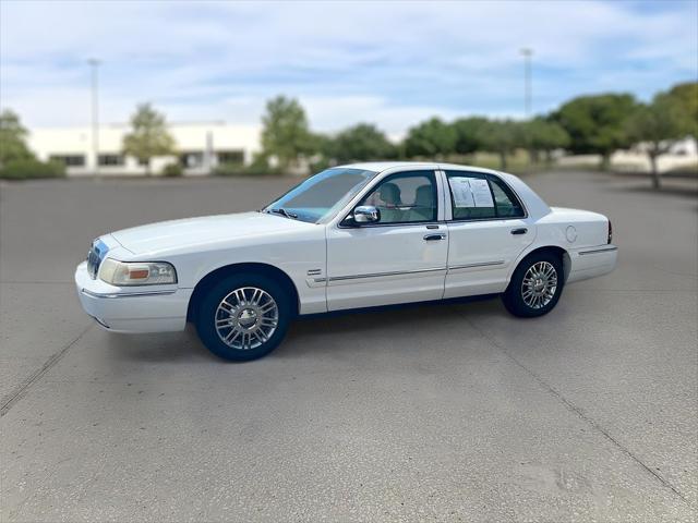 Photo of 2008 Vibrant White Clearcoat Mercury Grand Marquis