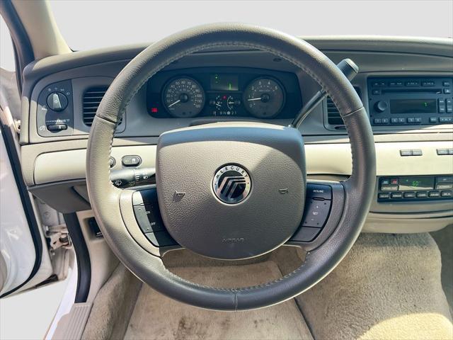 Photo of 2008 Vibrant White Clearcoat Mercury Grand Marquis