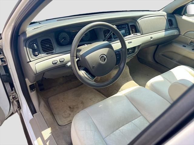 Photo of 2008 Vibrant White Clearcoat Mercury Grand Marquis