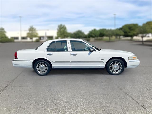 Photo of 2008 Vibrant White Clearcoat Mercury Grand Marquis
