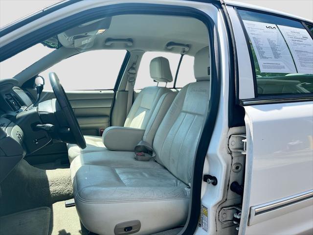 Photo of 2008 Vibrant White Clearcoat Mercury Grand Marquis