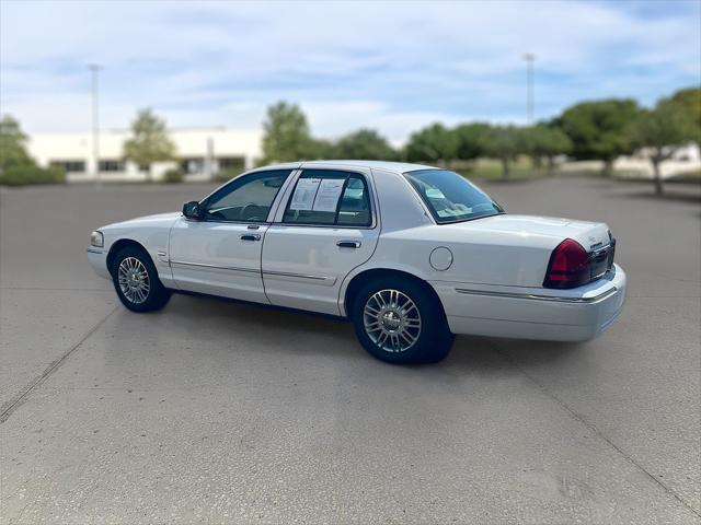 Photo of 2008 Vibrant White Clearcoat Mercury Grand Marquis