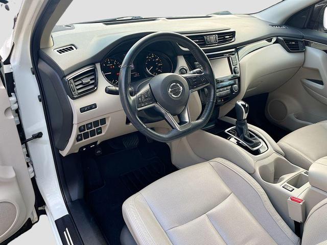 Photo of 2018 Pearl White Nissan Rogue Sport
