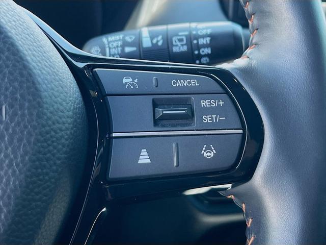 Photo of 2024 Platinum White Pearl Honda HR-V