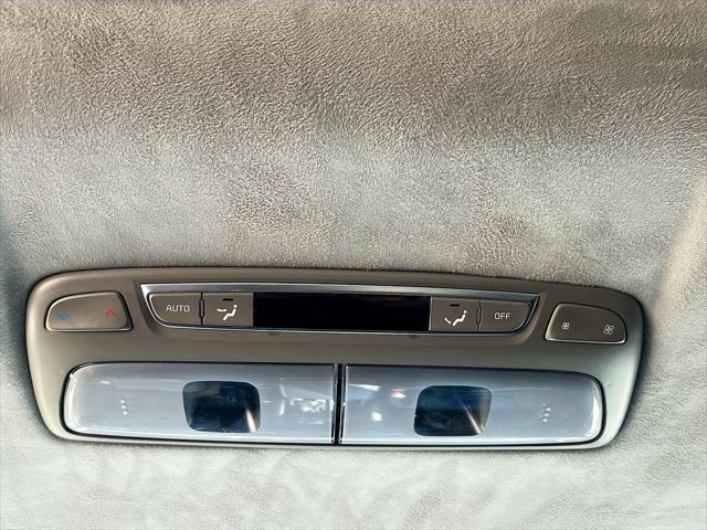 Photo of 2024 Glacial White Pearl Kia Telluride