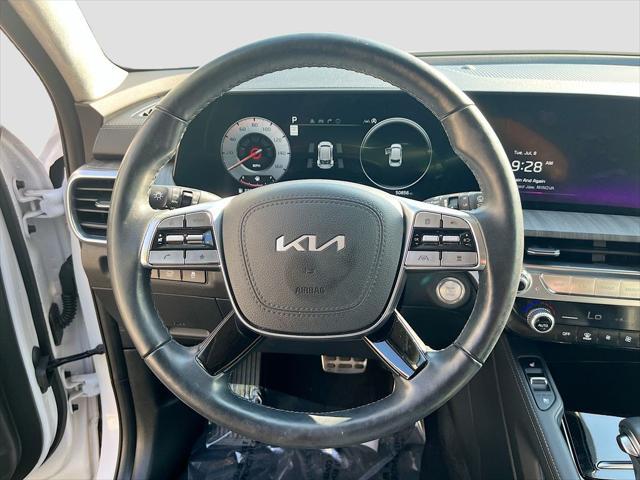 Photo of 2024 Glacial White Pearl Kia Telluride