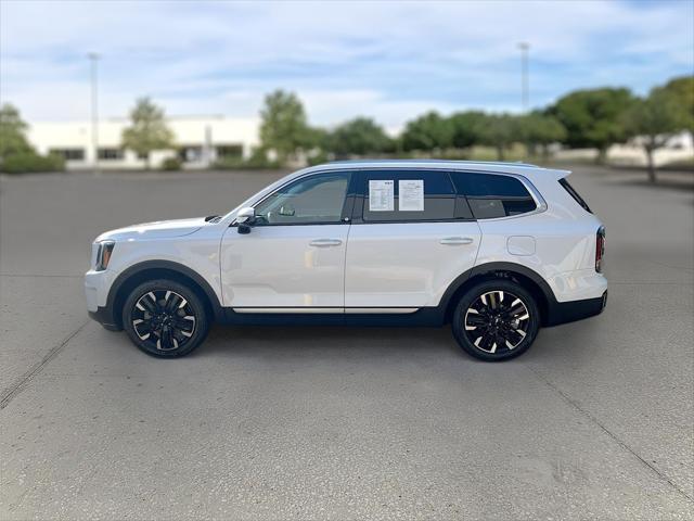 Photo of 2024 Glacial White Pearl Kia Telluride