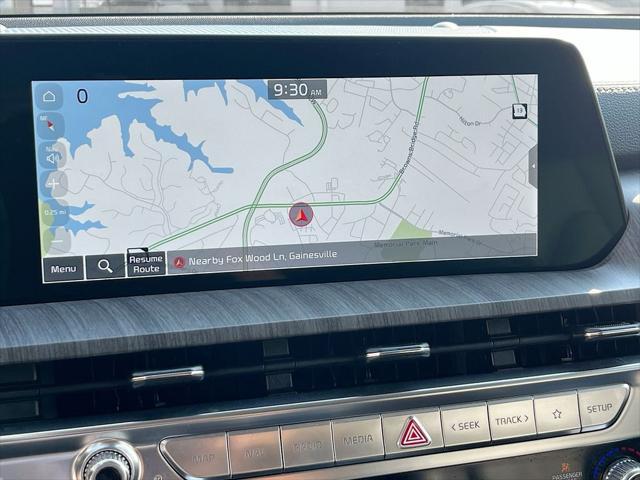 Photo of 2024 Glacial White Pearl Kia Telluride