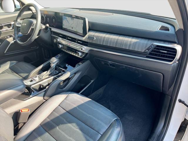 Photo of 2024 Glacial White Pearl Kia Telluride