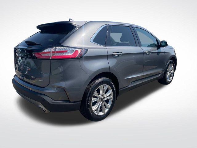 Photo of 2024 Gray Metallic Ford Edge