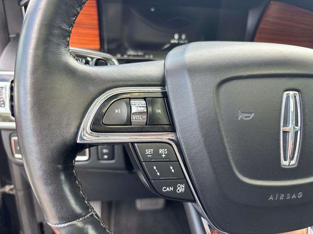 Photo of 2019 Infinite Black Metallic Lincoln Navigator