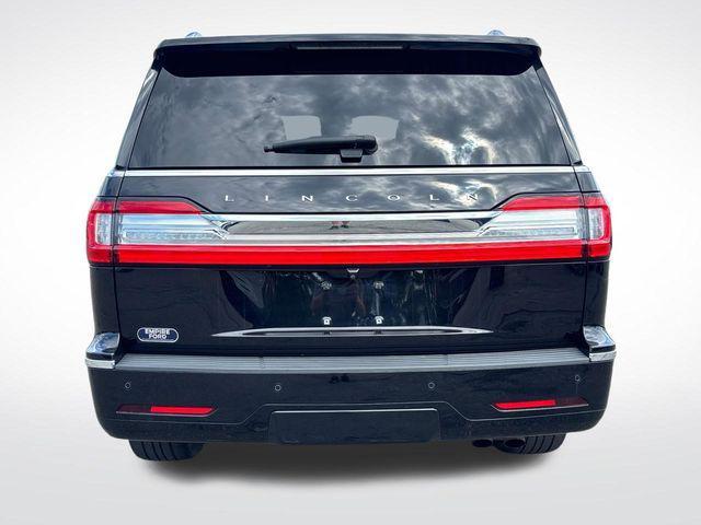 Photo of 2019 Infinite Black Metallic Lincoln Navigator