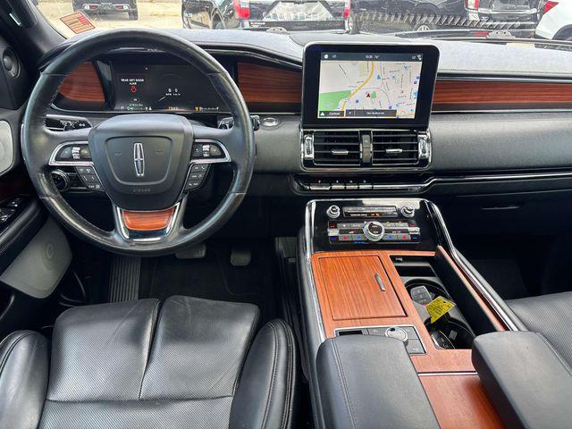 Photo of 2019 Infinite Black Metallic Lincoln Navigator