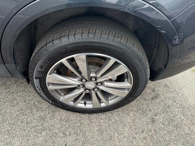 Photo of 2021 Stellar Black Metallic Cadillac XT5