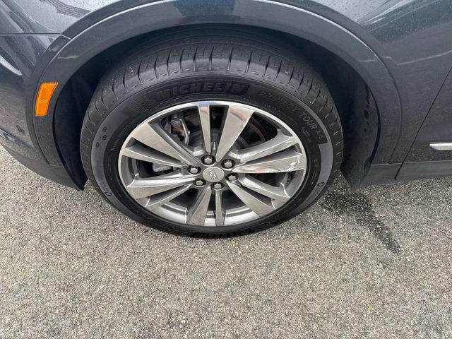 Photo of 2021 Stellar Black Metallic Cadillac XT5