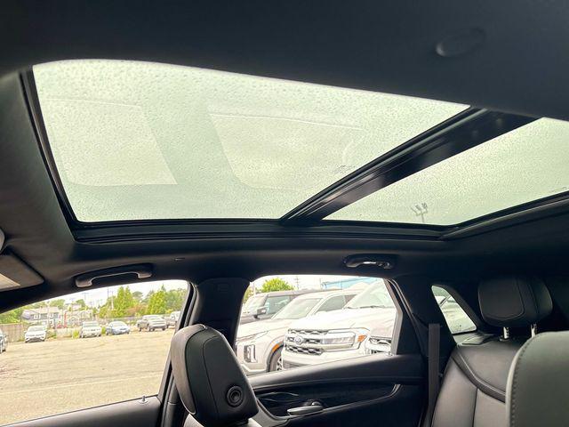 Photo of 2021 Stellar Black Metallic Cadillac XT5