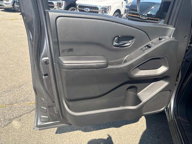 Photo of 2025 Gun Metallic Nissan Frontier
