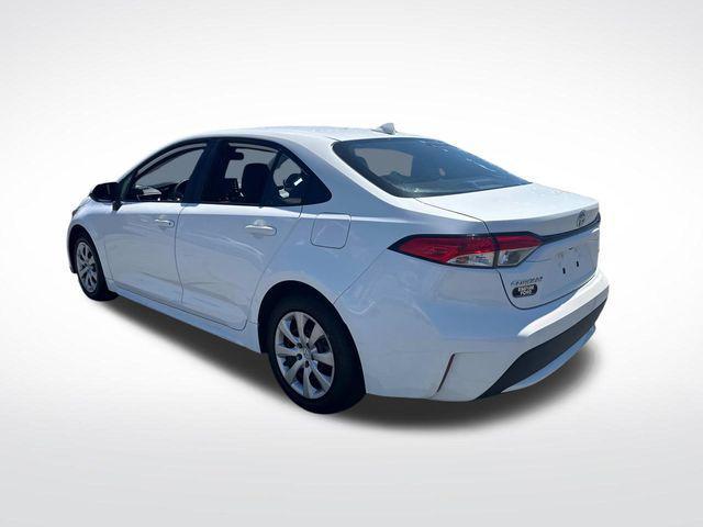 Photo of 2021 Super White Toyota Corolla